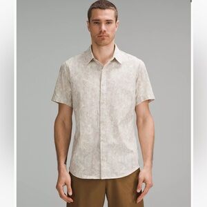 Airing Easy Short-Sleeve Shirt - Men’s Large